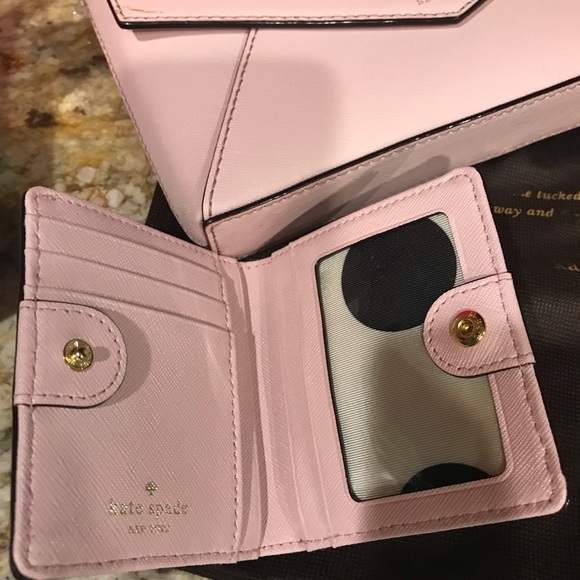 ✅SOLD✅ Kate Spade Crossbody/Matching Wallet - Picture 3 of 7